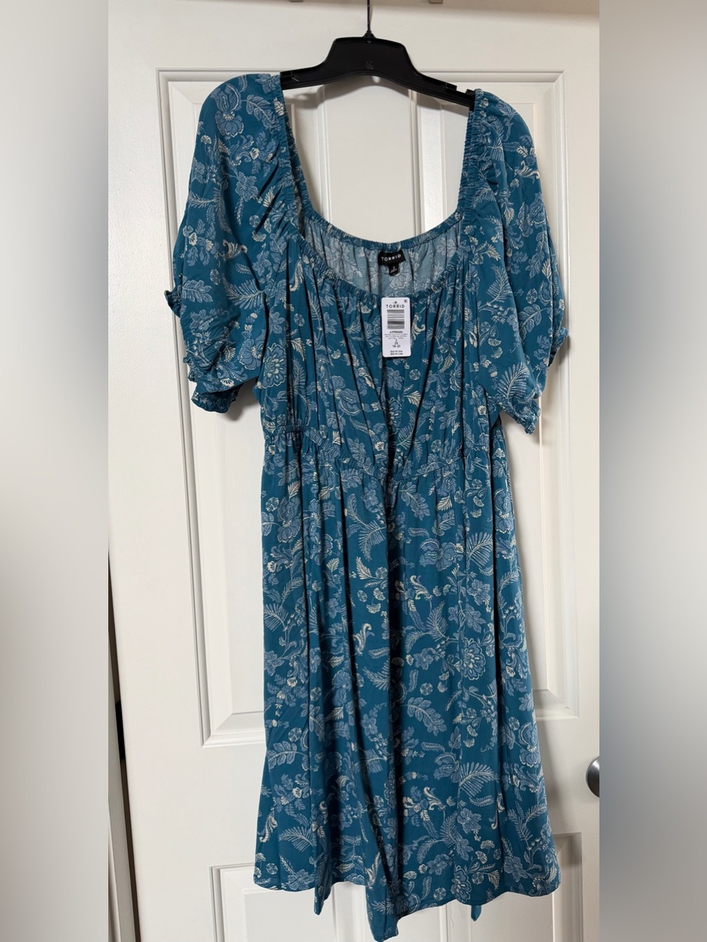 TORRID NWT Teal Floral Dress Puff Sleeve Sz 2 (40” from shoulder)